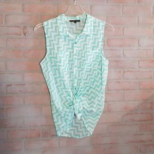Chevron sleeveless button up top